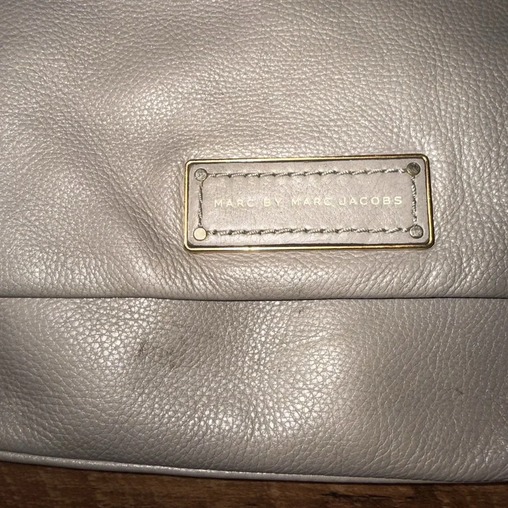 Marc Jacob's Taupe Pebbles Flap 100% Cow Leather Messenger Bag